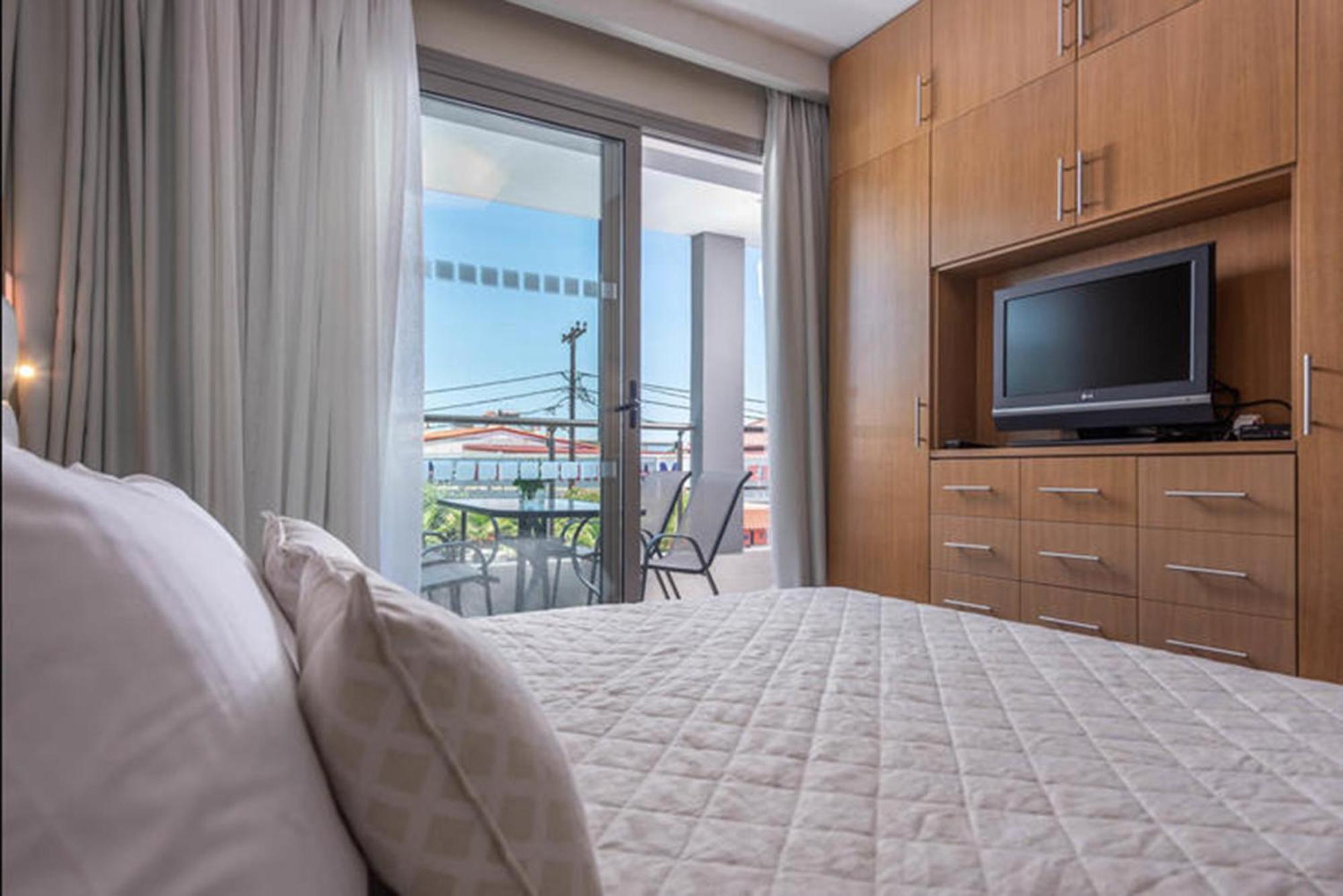 Dionysos Hotel & Suites Hanioti Esterno foto