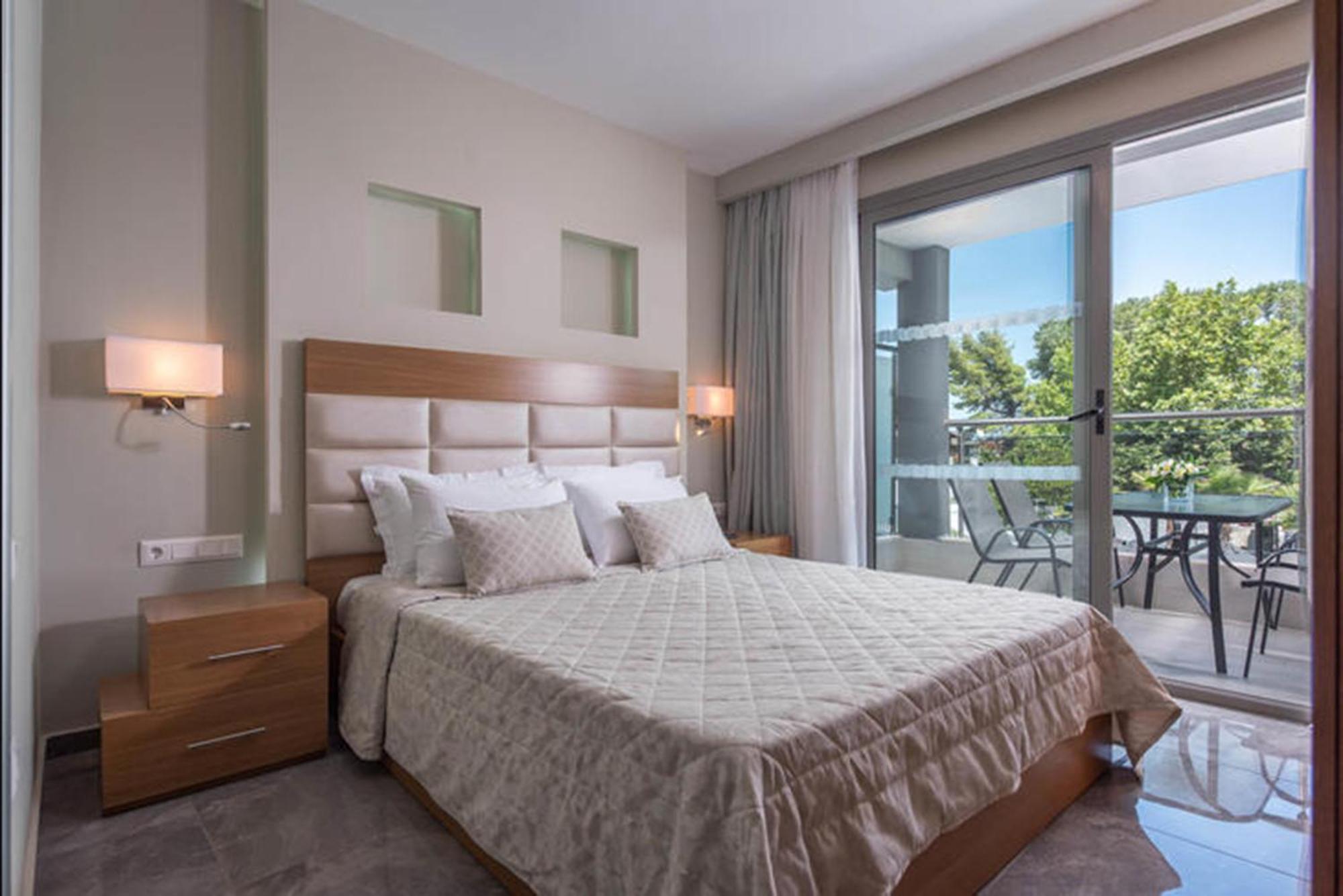 Dionysos Hotel & Suites Hanioti Esterno foto