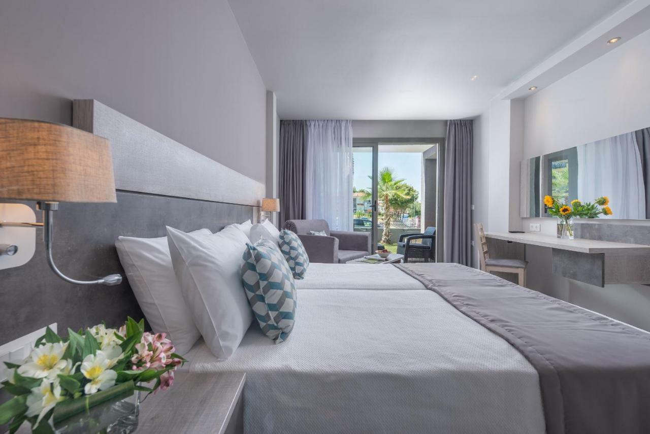 Dionysos Hotel & Suites Hanioti Esterno foto