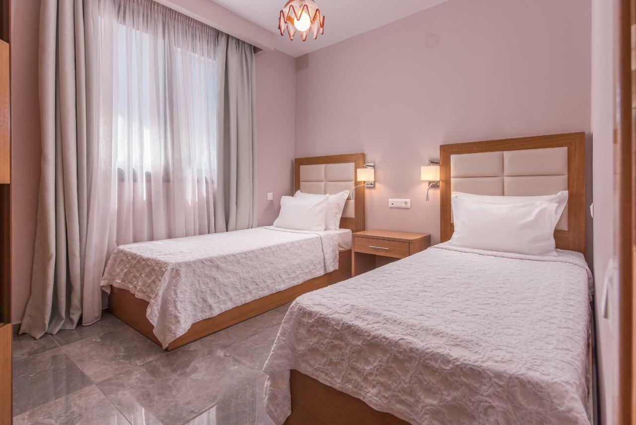 Dionysos Hotel & Suites Hanioti Esterno foto